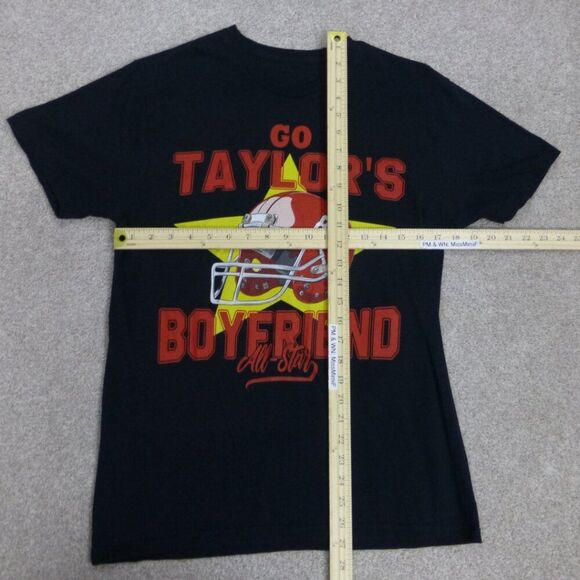 Go Taylor's Boyfriend T-Shift. Kansas City Chefs / Travis Kelce - Picture 6 of 8